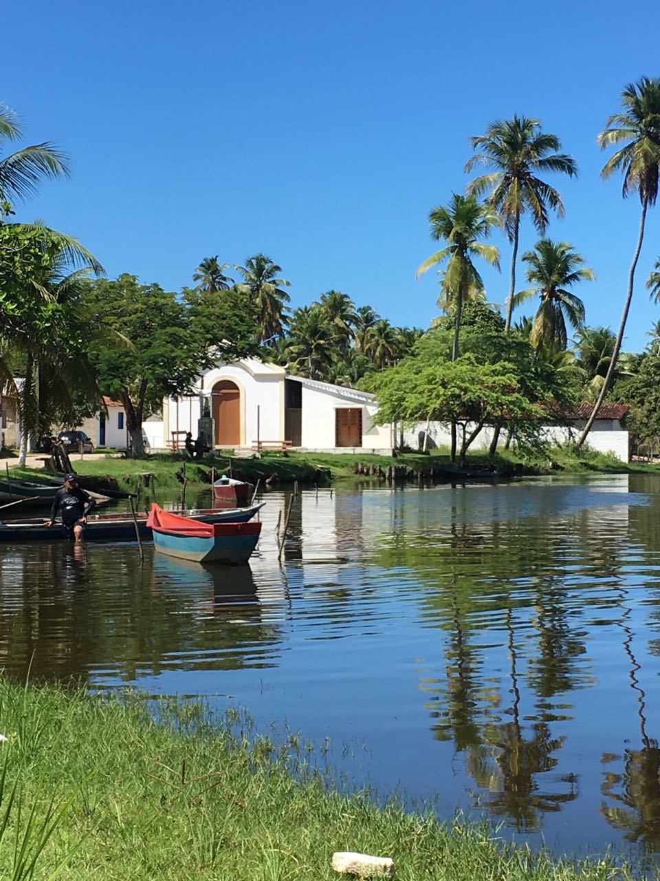 igreja na beira da lagoa